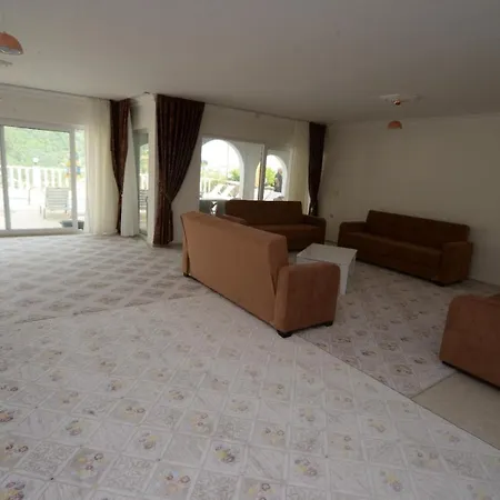 فيلة Panaroma Villalari